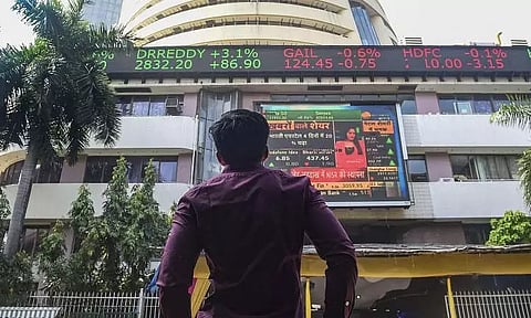 அமெரிக்க டாலருக்கு நிகரான இந்திய ரூபாயின் மதிப்பு வரலாறு காணாத வீழ்ச்சி