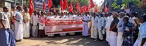 கட்டுமான தொழிலாளர்கள் ஆர்ப்பாட்டம்