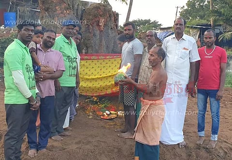 நூற்றாண்டு பழமை வாய்ந்த ஆலமரம் வெட்டி சாய்ப்பு