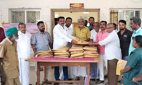 துப்புரவு பணியாளர்களுக்கு சீருடை