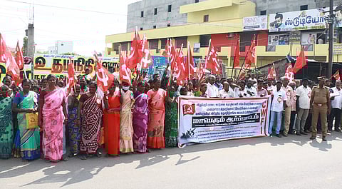 கட்டுமான தொழிலாளர்கள் ஆர்ப்பாட்டம்