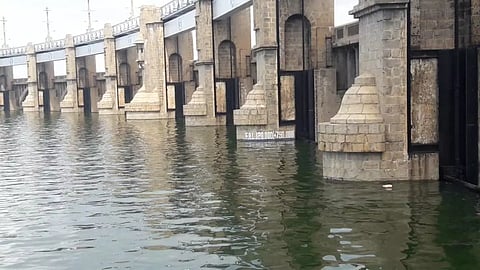 மேட்டூர் அணையில் இருந்து டெல்டா பாசனத்துக்கு தண்ணீர் திறப்பு குறைப்பு