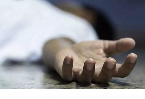 டிராக்டர் மீது சரக்கு வாகனம் மோதல்; பெண் பலி