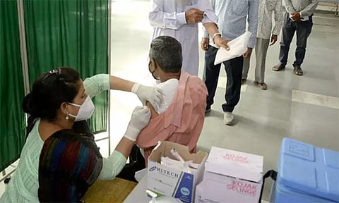 தற்போதைய சூழ்நிலையில் கொரோனாவை தடுக்க 2-வது பூஸ்டர் டோஸ் அவசியம் இல்லைமத்திய அரசு வட்டாரங்கள் தகவல்