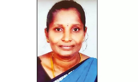 நடத்தையில் ஏற்பட்ட சந்தேகத்தால் பள்ளி ஆசிரியை வெட்டிக்கொலை -கணவர் வெறிச்செயல்