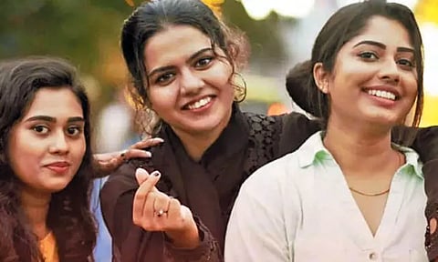 போதைப்பொருளை ஊக்குவிப்பதாக நோட்டீஸ்... தியேட்டரில் ஓடிய படம் நிறுத்தம்