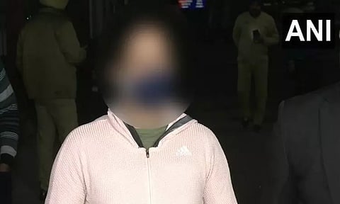 ரூ.1 கோடி தருகிறோம்; நாட்டை விட்டு போ: மந்திரி மீது பாலியல் புகார் அளித்த பெண் பயிற்சியாளருக்கு மிரட்டல்