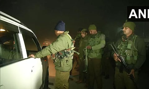 காஷ்மீர்: சர்வதேச எல்லையில் இரவு ஊரடங்கு; 2 மாதத்திற்கு அமல்