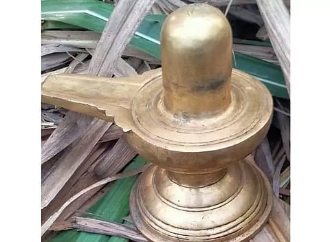 திருக்கோவிலூர் அருகே கரும்பு வயலில் கிடந்த சிவலிங்கம், நந்தி சிலை போலீசார் விசாரணை