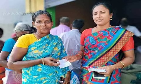 பொங்கல் பரிசு தொகுப்பு டோக்கன் கவுன்சிலர்கள் மூலம் வினியோகம்