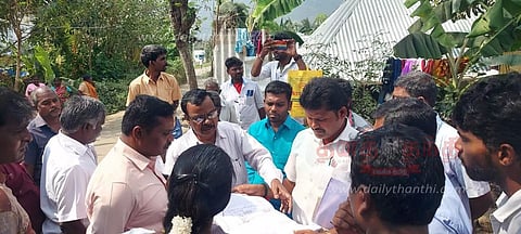 வெண்ணந்தூர் அருகேமதுரை வீரன் சாமி கோவில் இடம் அளவீடும் பணி