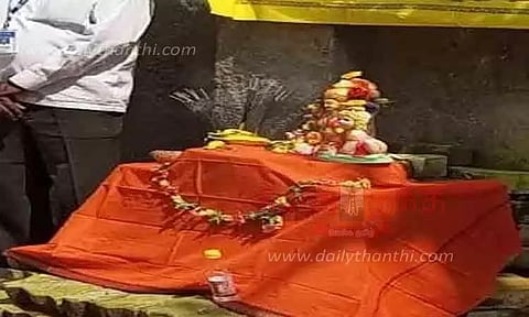 குப்பைகள் கொட்டி வந்த இடத்தில் சாமி சிலை