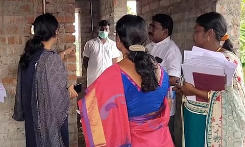 தரமற்ற முறையில் இருளர் குடியிருப்புகள் : ஊராட்சி ஒன்றிய அதிகாரிகள் 2 பேர் பணியிடை நீக்கம்...!