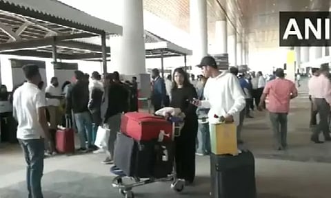 கோவா சர்வதேச விமான நிலையம் செயல்பட தொடங்கியது; பயணிகளுக்கு உற்சாக வரவேற்பு