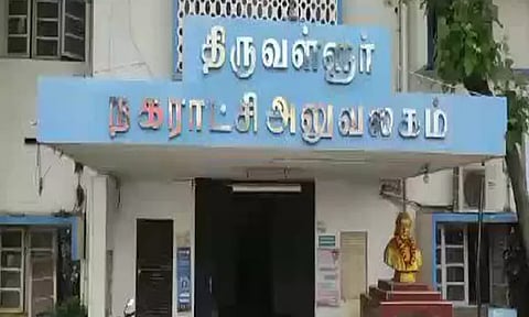 திருவள்ளூரில் வீடுகள், கடைகளில் நகராட்சி ஆணையர் திடீர் ஆய்வு; வரி செலுத்தாதவர்களுக்கு ஒரு வாரம் 'கெடு'