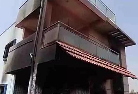 அடுக்குமாடி குடியிருப்பில் திடீர் தீவிபத்து