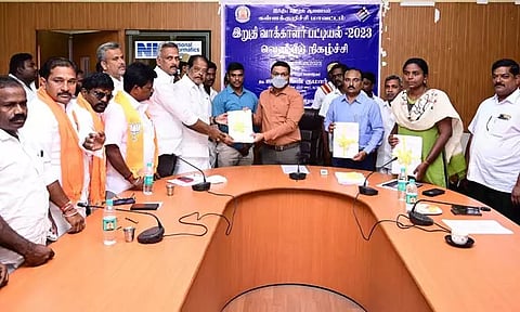 கள்ளக்குறிச்சி மாவட்டத்தில் 11 லட்சம் வாக்காளர்கள் இறுதி வாக்காளர் பட்டியலை கலெக்டர் ஷ்ரவன் குமார் வெளியிட்டார்