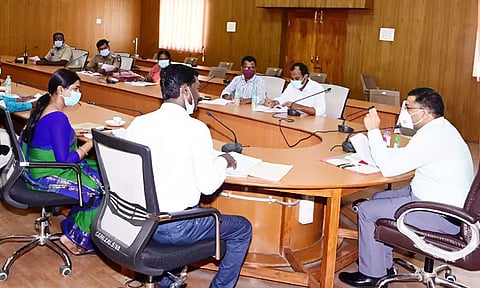 பெற்றோரை இழந்த குழந்தைகளுக்கு மறுவாழ்வு ஏற்படுத்தி தர வேண்டும்