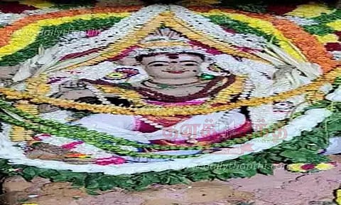 அபூர்வ மரகத நடராஜர் மீது மீண்டும் சந்தனம் பூசப்பட்டது