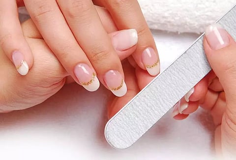 நீளமான நகங்களுக்கான பராமரிப்பு