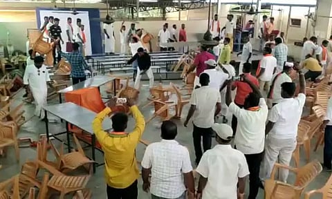 பா.ஜ.க. கூட்டத்தில் நிர்வாகிகளிடையே திடீர் மோதல் நாற்காலி வீச்சு