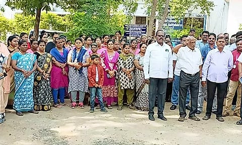 மின்வாரிய ஊழியர்கள் ஆர்ப்பாட்டம்