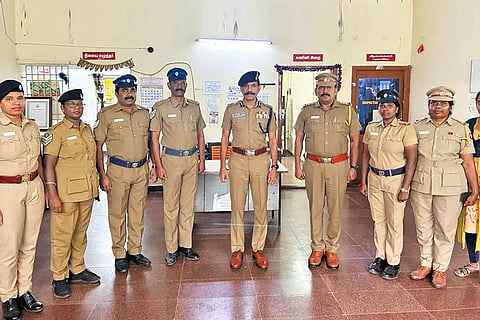 நொளம்பூர் போலீஸ் நிலையத்தில் டி.ஜி.பி. சைலேந்திரபாபு திடீர் ஆய்வு - போலீசாருக்கு நற்சான்று வழங்கி பாராட்டு