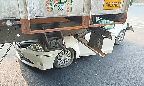 பொத்தேரி ஜி.எஸ்.டி. சாலையில் அடுத்தடுத்து 5 வாகனங்கள் மோதல்; 12 பேர் காயம்