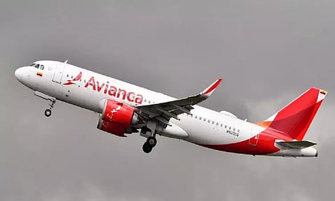 கொலம்பியாவில் சட்ட விரோதமாக விமான சக்கரத்தில் அமர்ந்து பயணித்த 2 பேர் சாவு