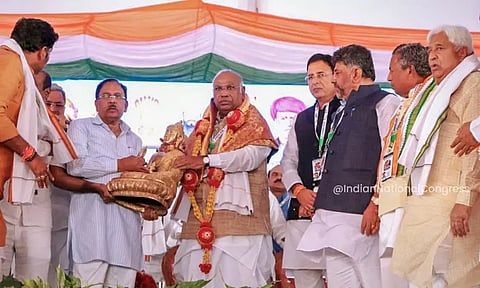 ஜனநாயகத்தில் ஒருவரை கடவுள் ஆக்கினால், அது சர்வாதிகாரம் - மல்லிகார்ஜுன கார்கே