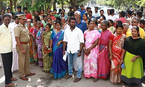 டாஸ்மாக் கடையை மூடக்கோரி கலெக்டர் அலுவலகத்தை பொதுமக்கள் முற்றுகை