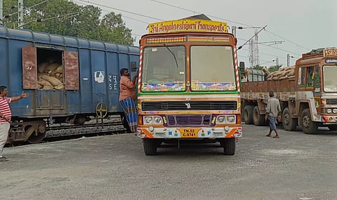 சின்னசேலத்துக்கு 2,600 டன் பச்சரிசி வந்தது