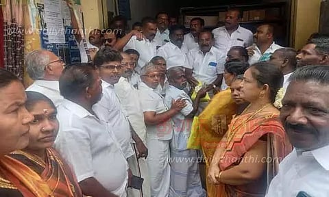 பொங்கல் பரிசு தொகுப்பு வினியோகம்