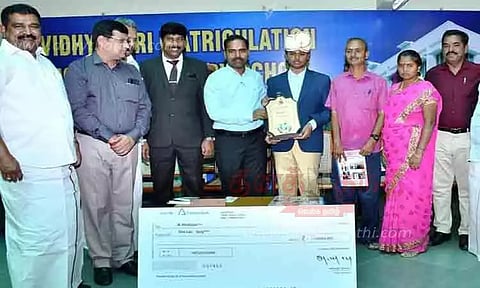 மாணவர்கள் பல்வேறு சாதனைகளை படைக்க வேண்டும்