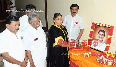 மறைந்த எம்.எல்.ஏ.வுக்கு மரியாதை: ஈரோடு கச்சேரி வீதிக்கு திருமகன் ஈவெரா பெயர் சூட்டப்பட்டது- மாநகராட்சி அவசர கூட்டத்தில் தீர்மானம்