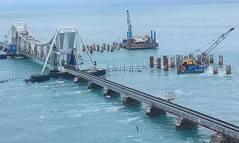 மார்ச் மாதத்திற்குள் பாம்பன் புதிய ரெயில் பாலத்தின் பணிகளை முழுமையாக முடிக்க திட்டம்