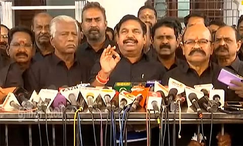 சட்டப்பேரவையில் இருந்து அதிமுக உறுப்பினர்கள் வெளிநடப்பு : பெண் காவலருக்கே பாதுகாப்பு இல்லை - எடப்பாடி பழனிசாமி குற்றச்சாட்டு