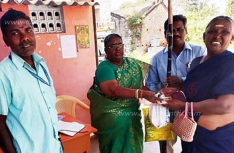 குடும்ப அட்டைதாரர்களுக்கு பொங்கல் பரிசு தொகுப்பு