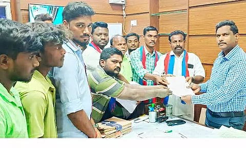 எரிமேடை மயானம் கோரி கோட்டாட்சியரிடம் மனு