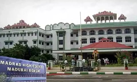 குறவர் பெயரை பயன்படுத்தி வீடியோ பதிவிட்டால் நடவடிக்கை: குறவன்-குறத்தி பெயரில் நடன நிகழ்ச்சிக்கு தடை - மதுரை ஐகோர்ட்டு உத்தரவு