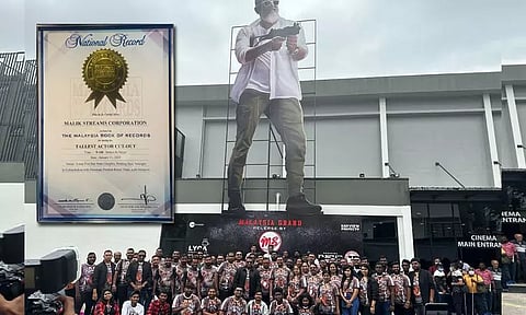 'துணிவு' அஜித்துக்கு பிரம்மாண்ட கட் அவுட் வைத்து சாதனை