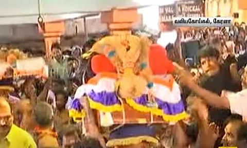 மகரஜோதியை முன்னிட்டு பலத்த பாதுகாப்புடன் சபரிமலைக்கு புறப்பட்ட தங்க ஆபரண பெட்டி