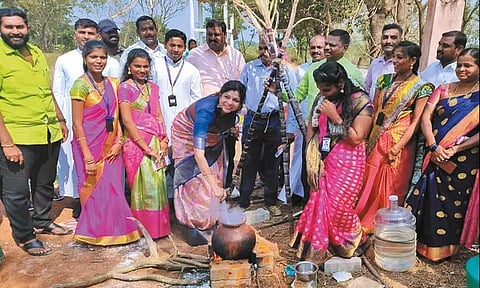 கல்லூரியில் பொங்கல் விழா கொண்டாட்டம்; சவுமியா அன்புமணி ராமதாஸ் பங்கேற்பு