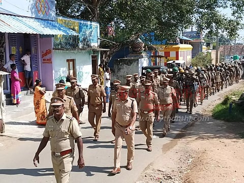 காளை விடும் விழா நடக்கும் ஊர்களில் போலீசார் கொடி அணிவகுப்பு