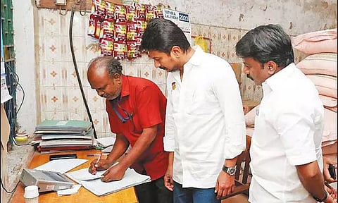 ரேஷன் கடையில் அமைச்சர் உதயநிதி ஸ்டாலின் திடீர் ஆய்வு