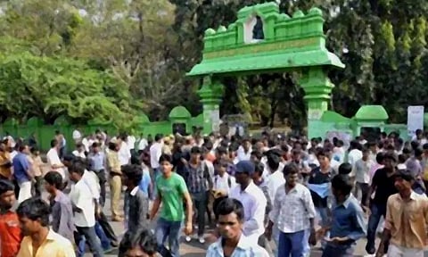 சமத்துவ பொங்கல் விழாவில் 'ரூட்தல' பிரச்சினை பச்சையப்பன் கல்லூரியில் மாணவர்கள் பயங்கர மோதல்-கல்வீச்சு - 3 மாணவர்கள் கைது