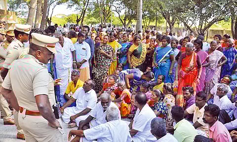 திருத்தணி ஆர்.டி.ஓ அலுவலகம் முற்றுகை