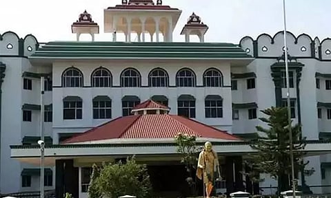 தன்னார்வலர்களை கொண்டு சீமை கருவேல மரங்களை அகற்ற நடவடிக்கை எடுக்க வேண்டும் - மதுரை ஐகோர்ட்டு