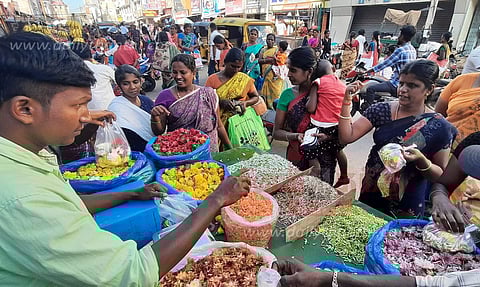 பூக்கள் விலை கடும் உயர்வு