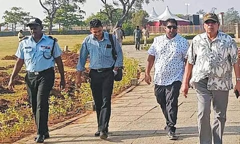 கயானா நாட்டு முன்னாள் பிரதமர் மாமல்லபுரம் வருகை - புராதன சின்னங்களை ரசித்து பார்த்தார்